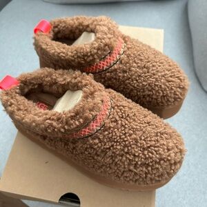 New in box! UGG Tazz Braid Slippers - Women's size 6